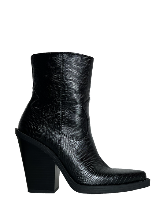 Stiefeletten mit Absatz im Cowboylook